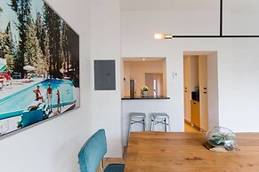 Stylish & Unique 3 Bdr Flat With Parking!