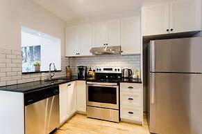 Stylish & Unique 3 Bdr Flat With Parking!