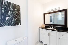 Stylish & Unique 3 Bdr Flat With Parking!