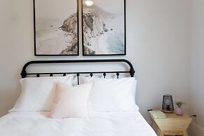 Stylish & Unique 3 Bdr Flat With Parking!