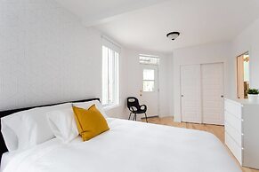 Stylish & Unique 3 Bdr Flat With Parking!