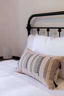 Stylish & Unique 3 Bdr Flat With Parking!