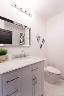 Stylish & Unique 3 Bdr Flat With Parking!