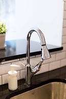 Stylish & Unique 3 Bdr Flat With Parking!