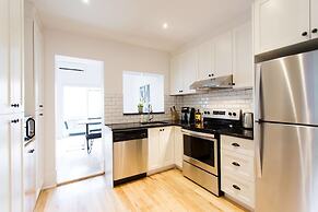 Stylish & Unique 3 Bdr Flat With Parking!