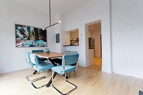 Stylish & Unique 3 Bdr Flat With Parking!