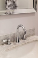 Stylish & Unique 3 Bdr Flat With Parking!