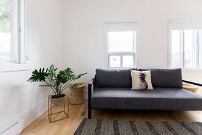 Stylish & Unique 3 Bdr Flat With Parking!