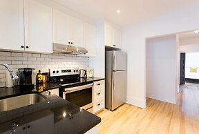 Stylish & Unique 3 Bdr Flat With Parking!