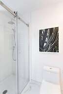 Stylish & Unique 3 Bdr Flat With Parking!