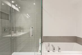 Exquisite Modern Condo in Little Italy