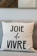 Exquisite Modern Condo in Little Italy