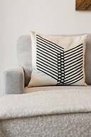 Exquisite Modern Condo in Little Italy