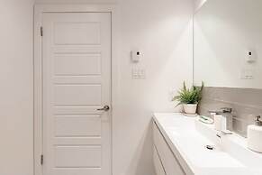 Exquisite Modern Condo in Little Italy