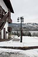 Commodious Condominium in Tranquil Lakeside Setting