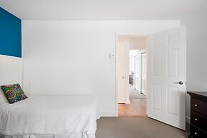 Commodious Condominium in Tranquil Lakeside Setting