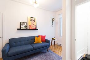 Charming Montreal 3 bdr Apartment Next to Subway