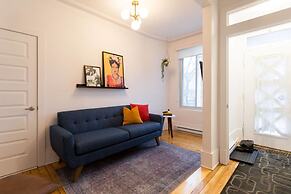 Charming Montreal 3 bdr Apartment Next to Subway