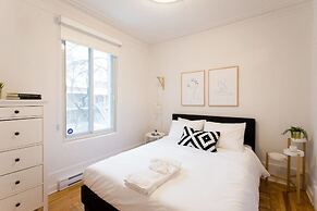Charming Montreal 3 bdr Apartment Next to Subway