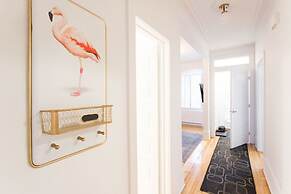 Charming Montreal 3 bdr Apartment Next to Subway