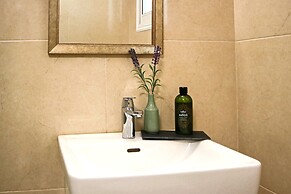 Phaedrus Living: Seaside Luxury Flat Natalia 102