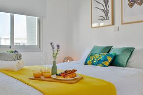 Phaedrus Living: Seaside Luxury Flat Lighthouse 67