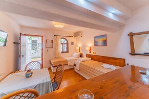 Kastro Studios Apartments