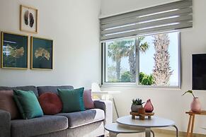 Phaedrus Living: Seaside Flat Constantinos 111