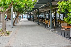 Phaedrus Living Seaview Luxury Marina Court 213