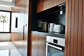 Phaedrus Living Seaview Luxury Marina Court 213