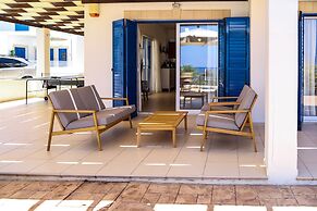 Phaedrus Living: Seaside Luxury Villa Anafi