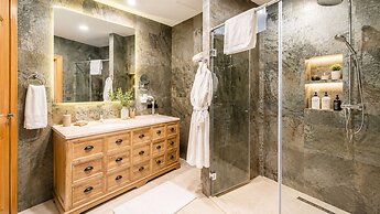 Shirvanshah Hotel