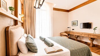 Shirvanshah Hotel