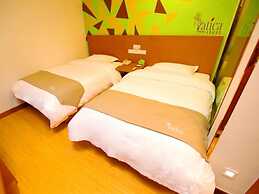 Vatica Qingdao Licang Xiazhuang Hexie Plaza Hotel