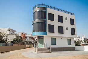 OYO 35787 Hotel Lotus