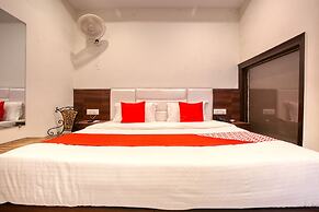 OYO 42743 Hotel Midway