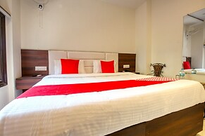 OYO 42743 Hotel Midway