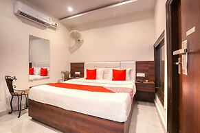 OYO 42743 Hotel Midway