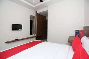 OYO Flagship 18533 Tulip Inn