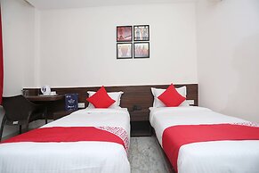 OYO Flagship 18533 Tulip Inn