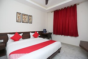 OYO Flagship 18533 Tulip Inn