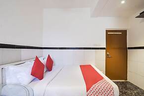OYO 24337 Akshaya Lodging