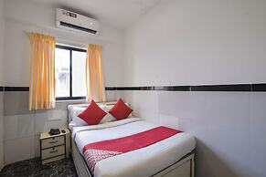 OYO 24337 Akshaya Lodging