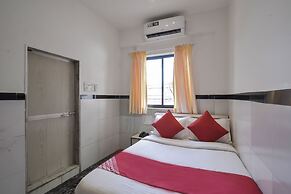 OYO 24337 Akshaya Lodging