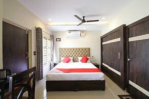 OYO 28093 Royal Sand