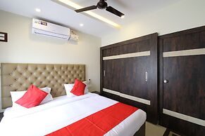 OYO 28093 Royal Sand