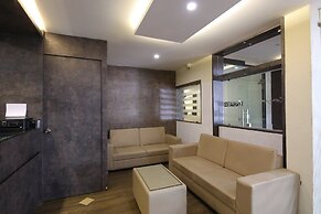 OYO 28093 Royal Sand