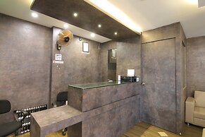 OYO 28093 Royal Sand