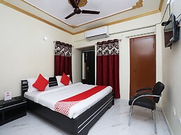 OYO 23463 Ar Square