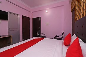 OYO 33471 Hotel Magadh Empire